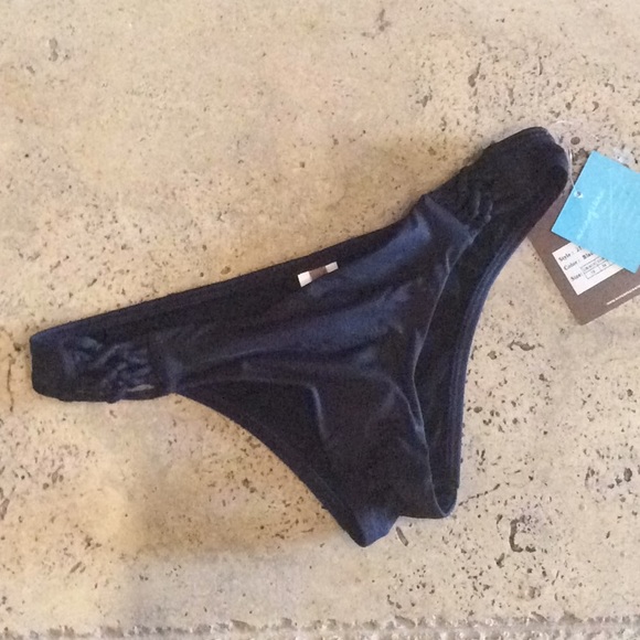 Beautiful knotted ties details two piece bikini - Picture 6 of 8